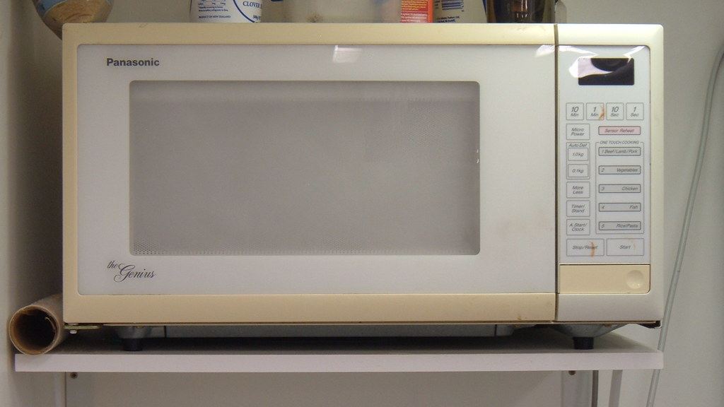 Cómo limpiar el microondas en 5 minutos con limón