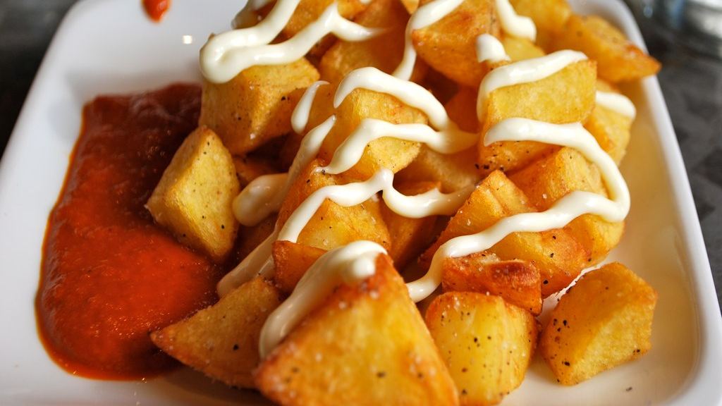Cómo hacer patatas bravas con salsa brava casera